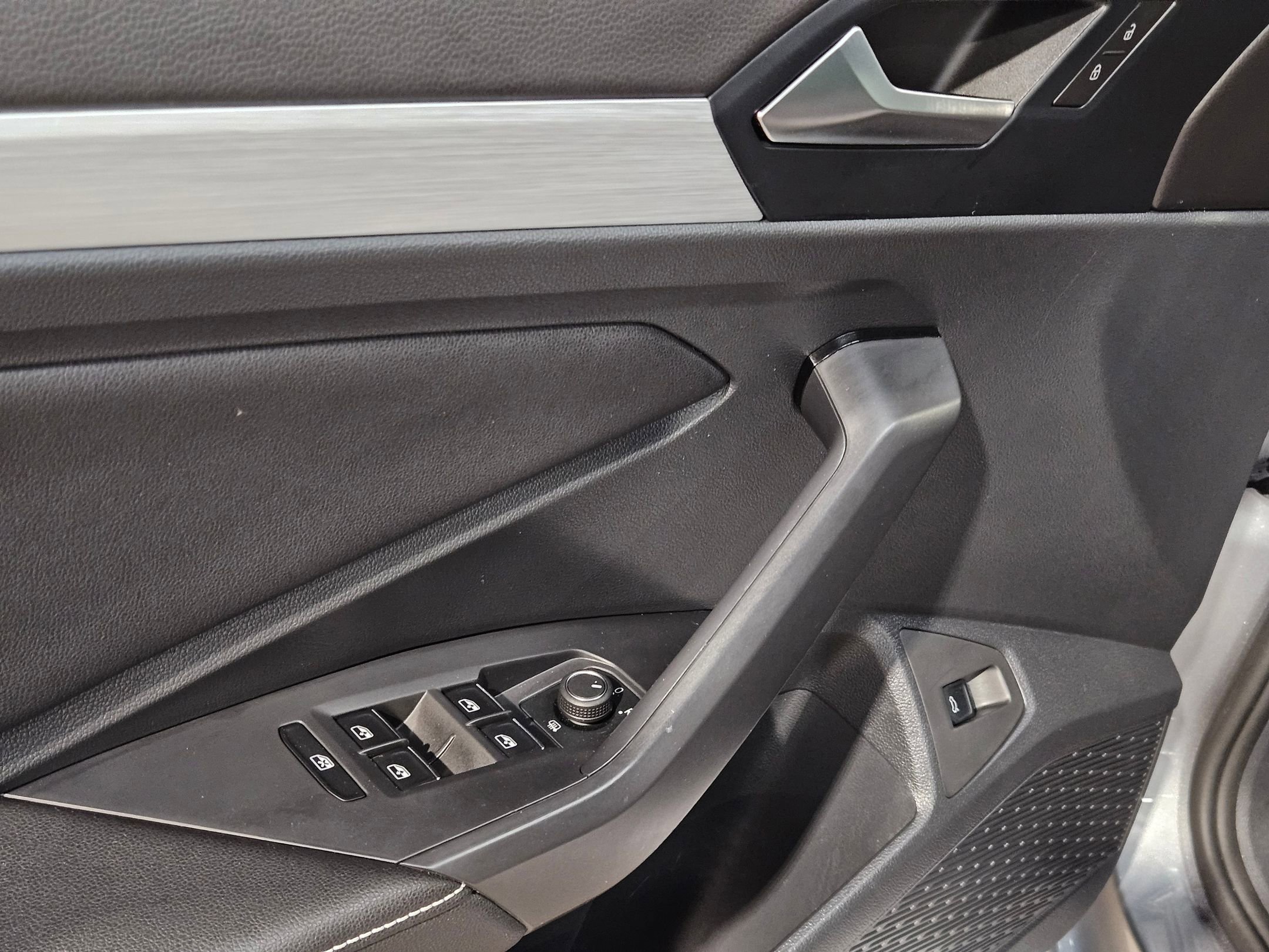 Used 2025 Volkswagen Jetta Sport image 21