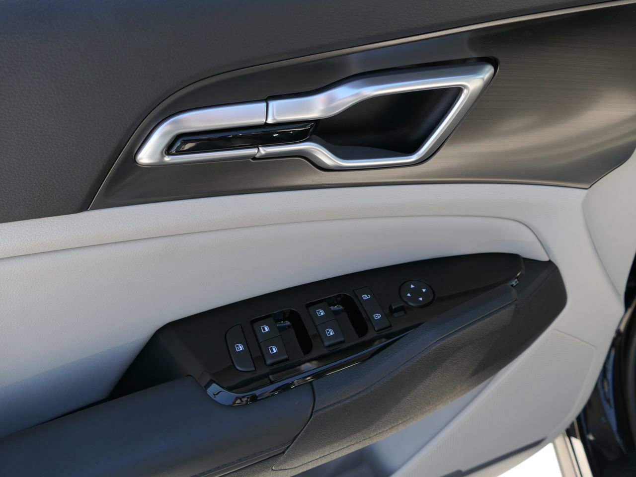 Used 2025 Kia Sportage EX image 13