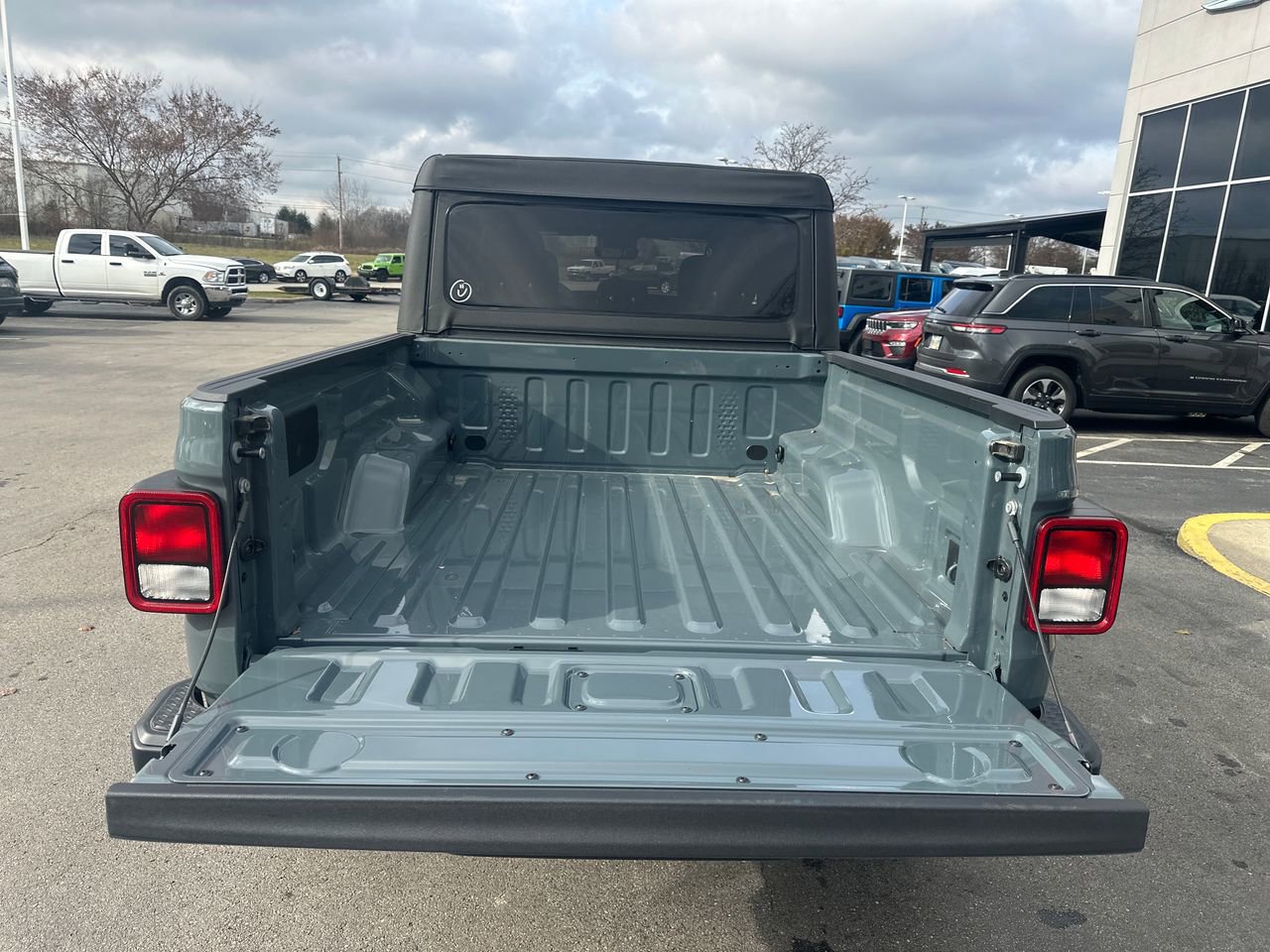 New 2025 Jeep Gladiator Sport image 10