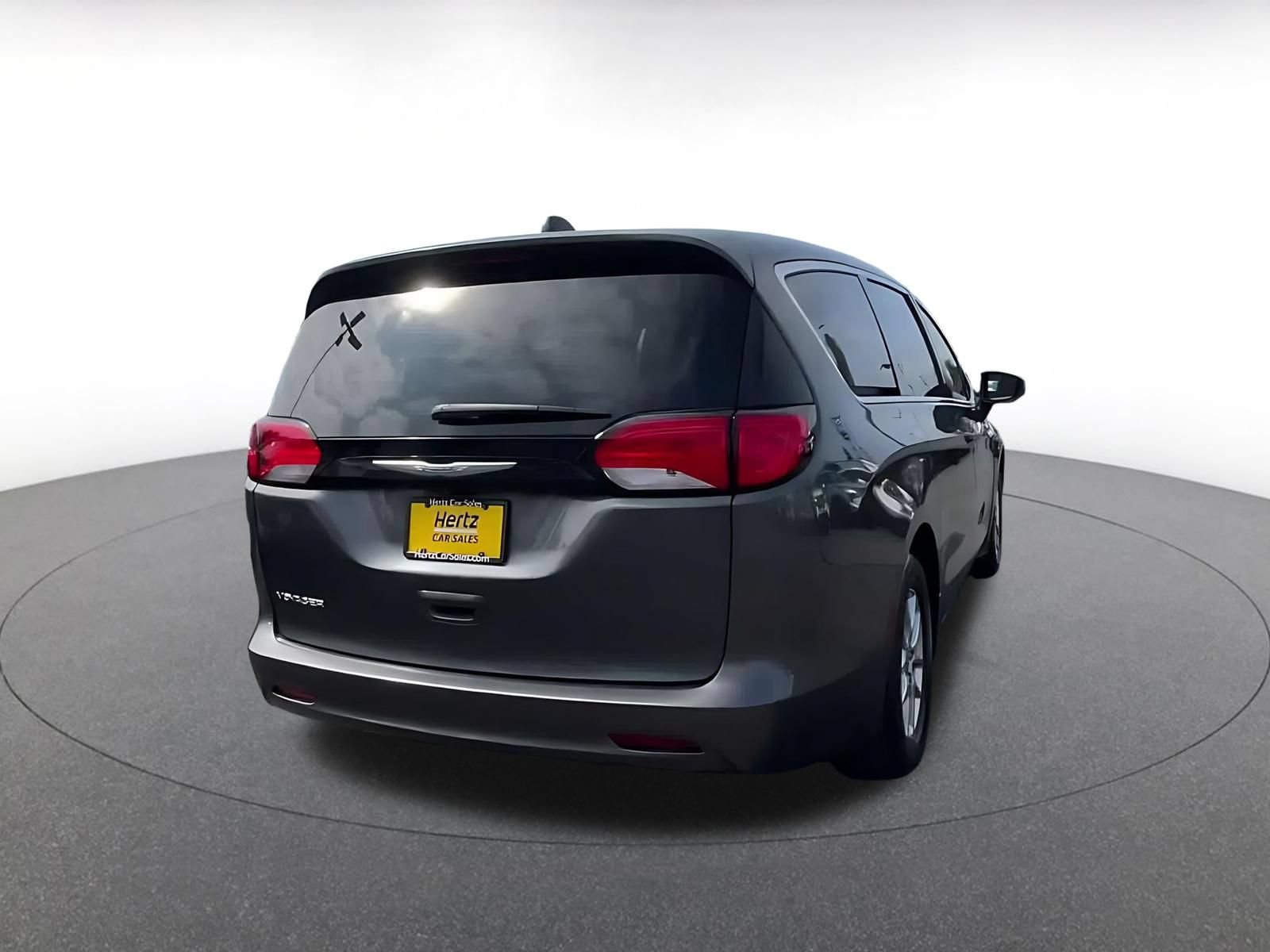 Used 2023 Chrysler Voyager LX FWD image 14
