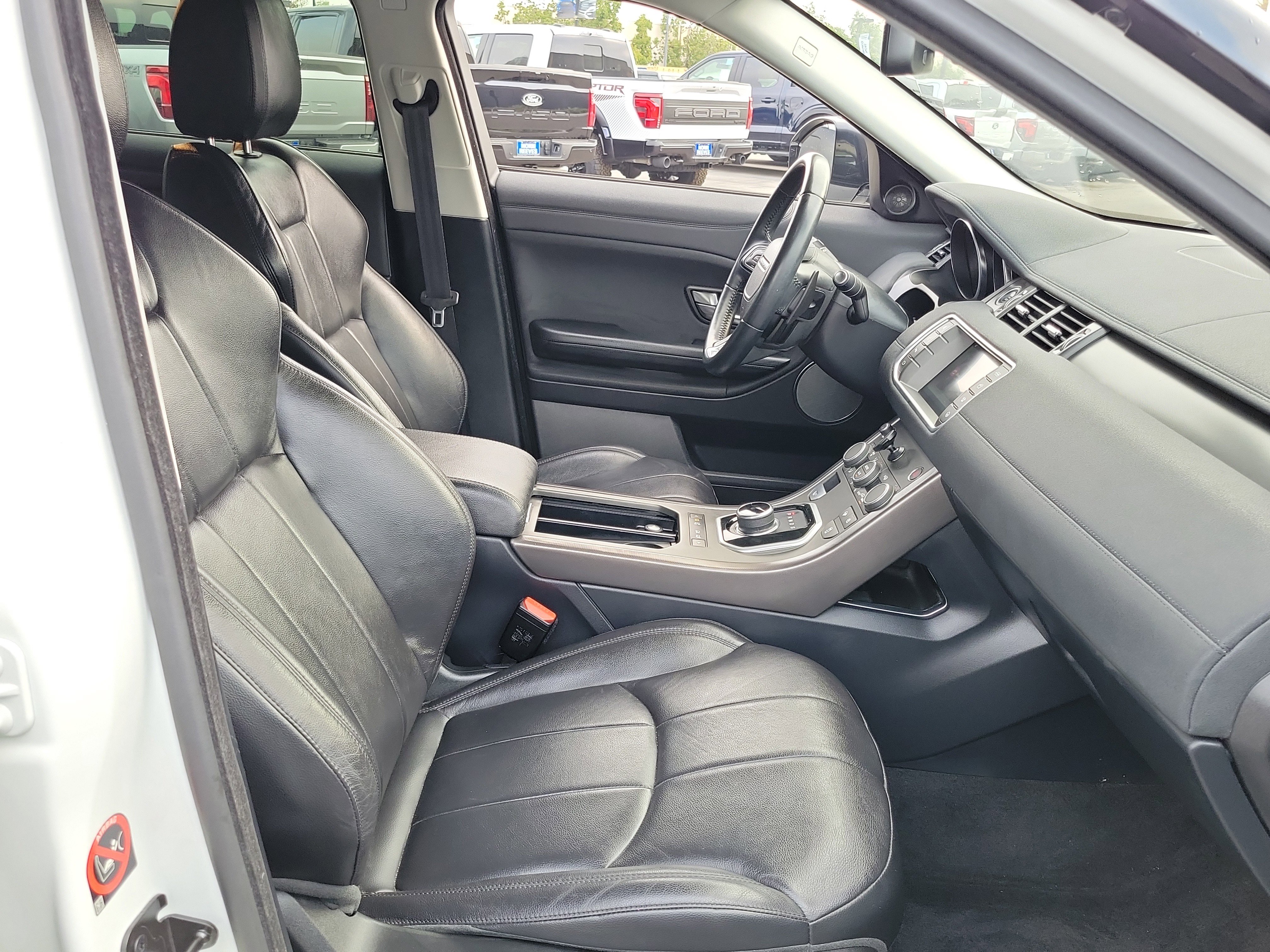 Used 2018 Land Rover Range Rover Evoque image 22