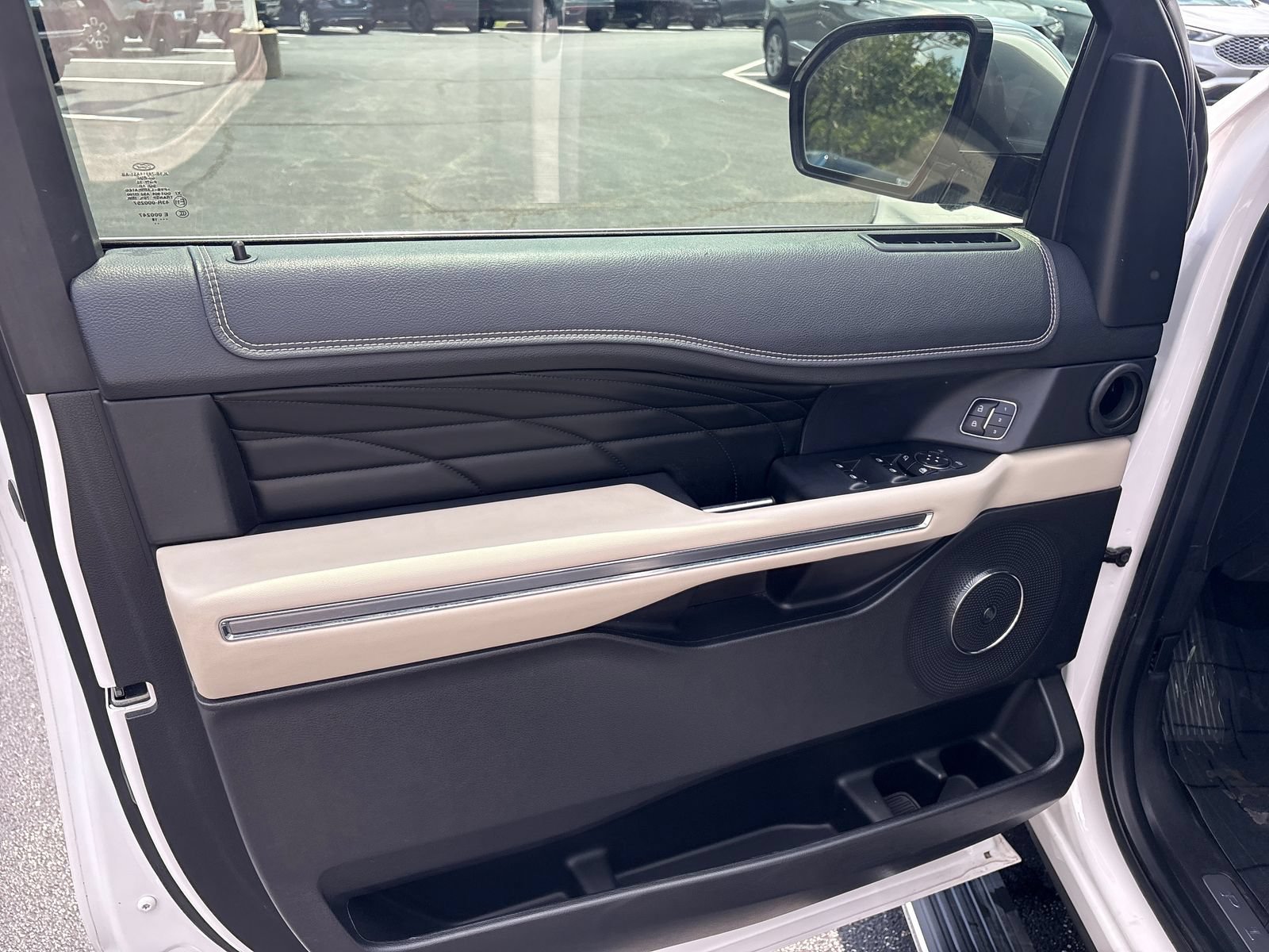 Used 2018 Ford Expedition Max Platinum RWD image 29