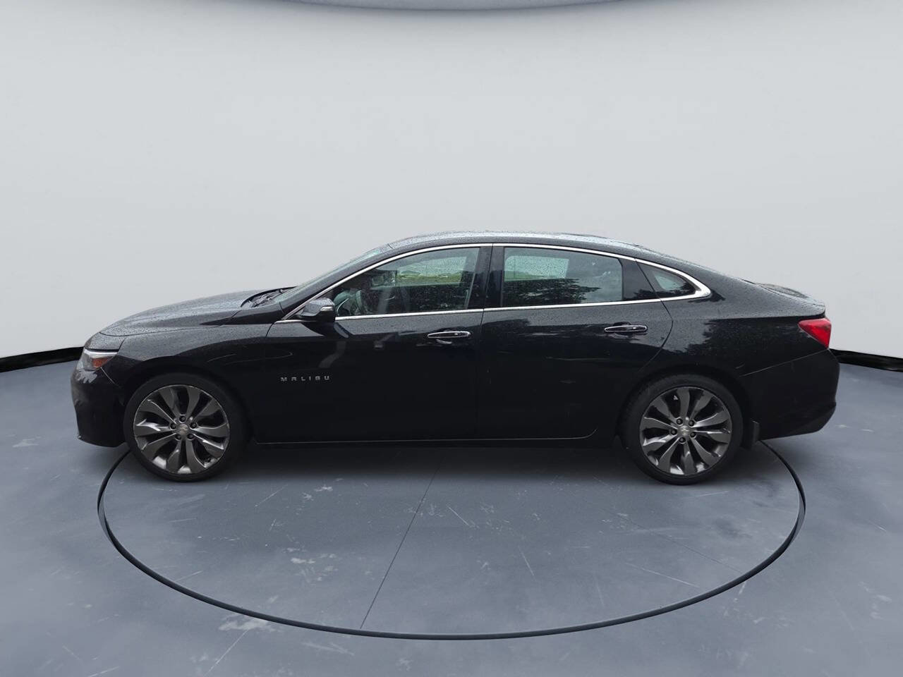 Used 2016 Chevrolet Malibu Premier w/ Driver Confidence Package II image 2