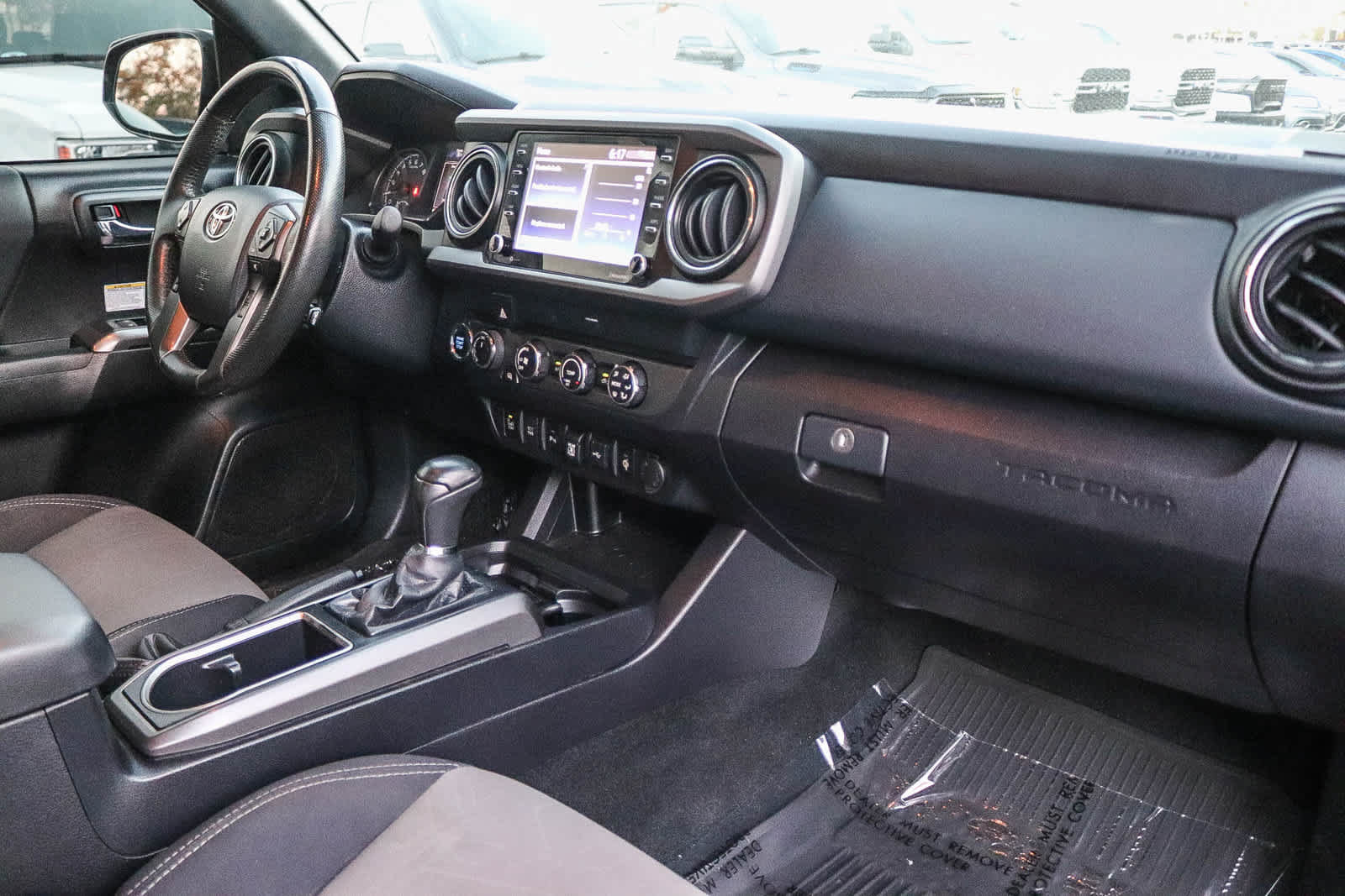 Used 2020 Toyota Tacoma TRD Off-Road w/ Technology Package AWD/4WD image 16