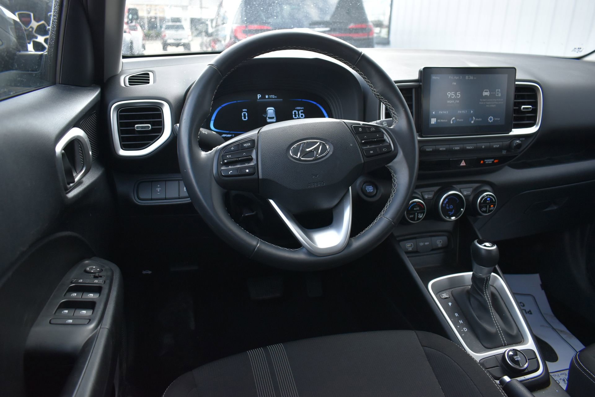 Used 2025 Hyundai Venue SEL FWD image 17