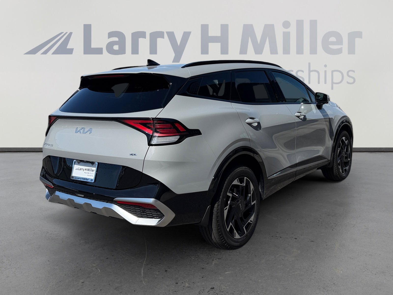 Used 2025 Kia Sportage SX image 5