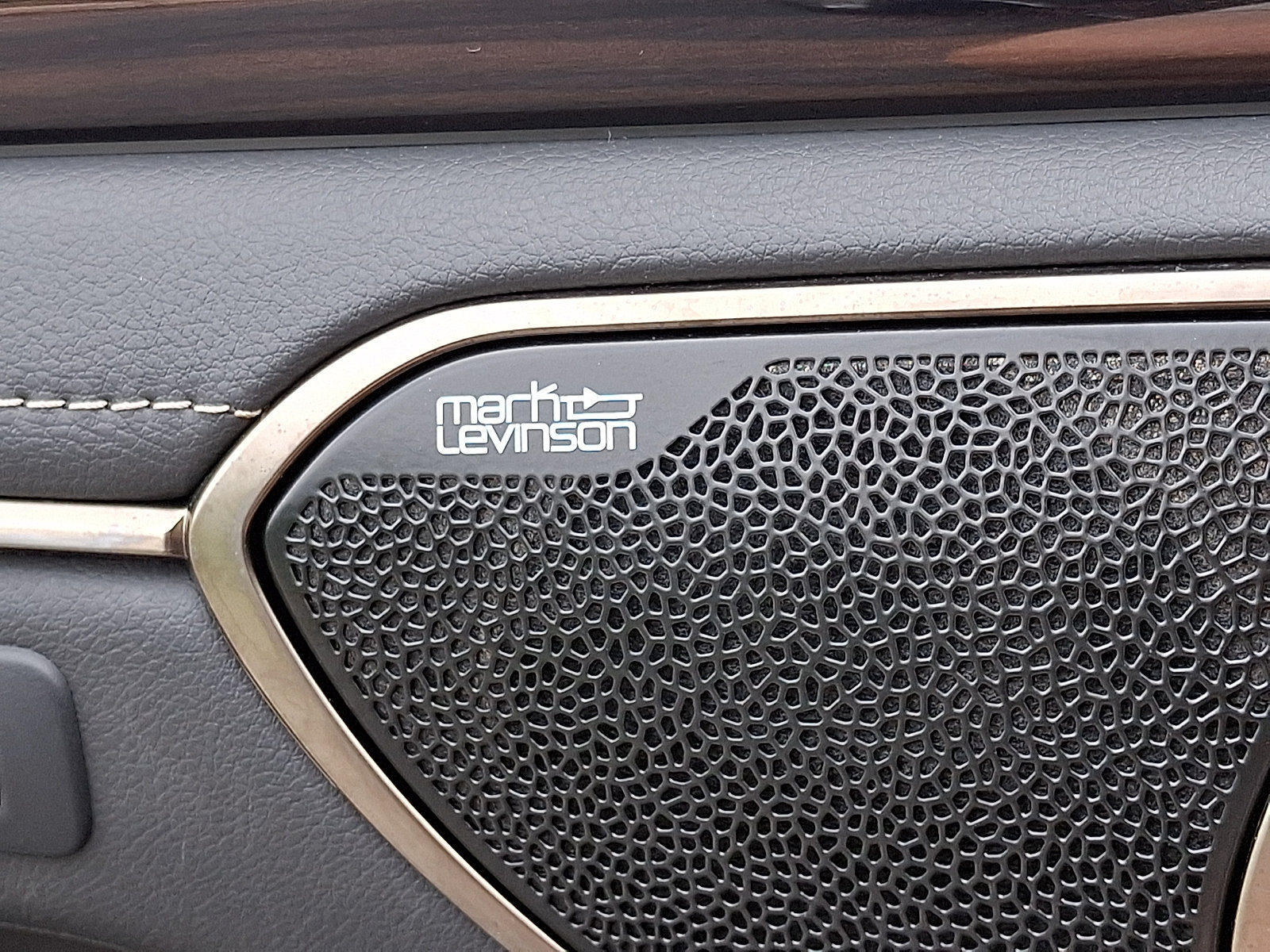 Certified 2021 Lexus ES 300h w/ Accessory Package FWD image 28