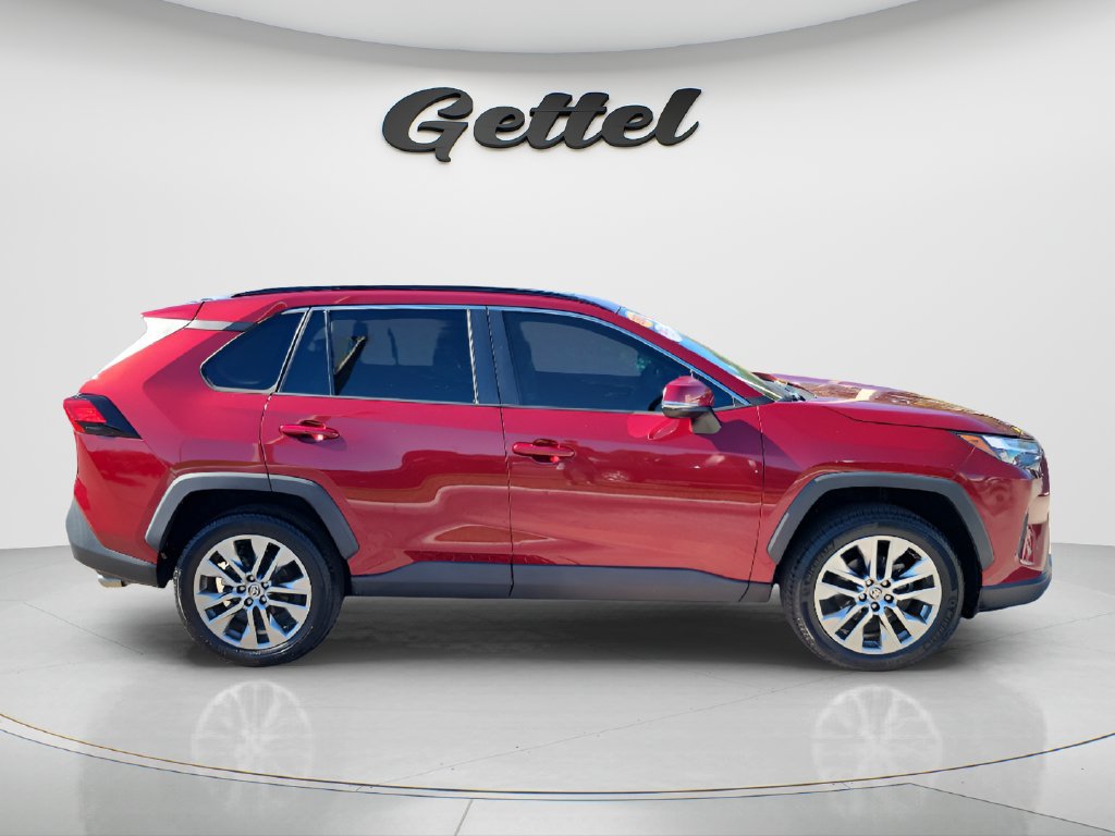 Used 2023 Toyota RAV4 XLE Premium FWD image 4