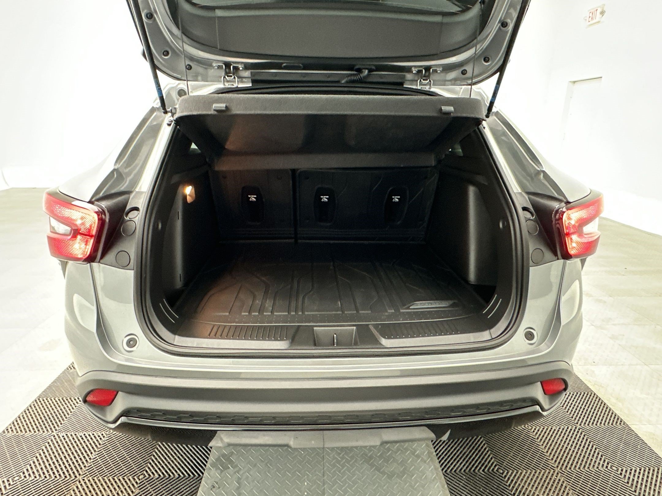 Certified 2026 Chevrolet Trax RS w/ Sunroof Package FWD image 25