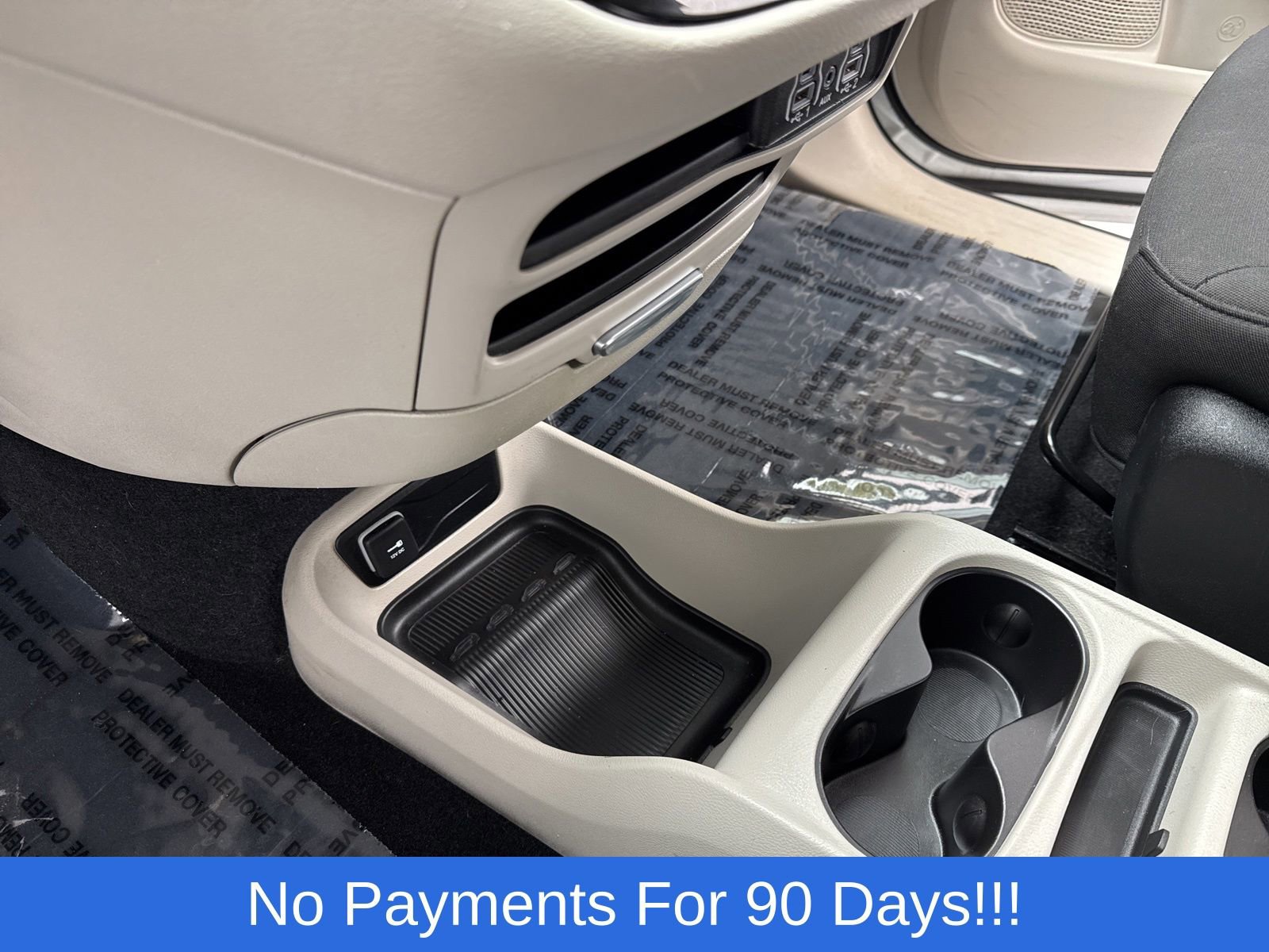 Used 2024 Chrysler Voyager LX image 17