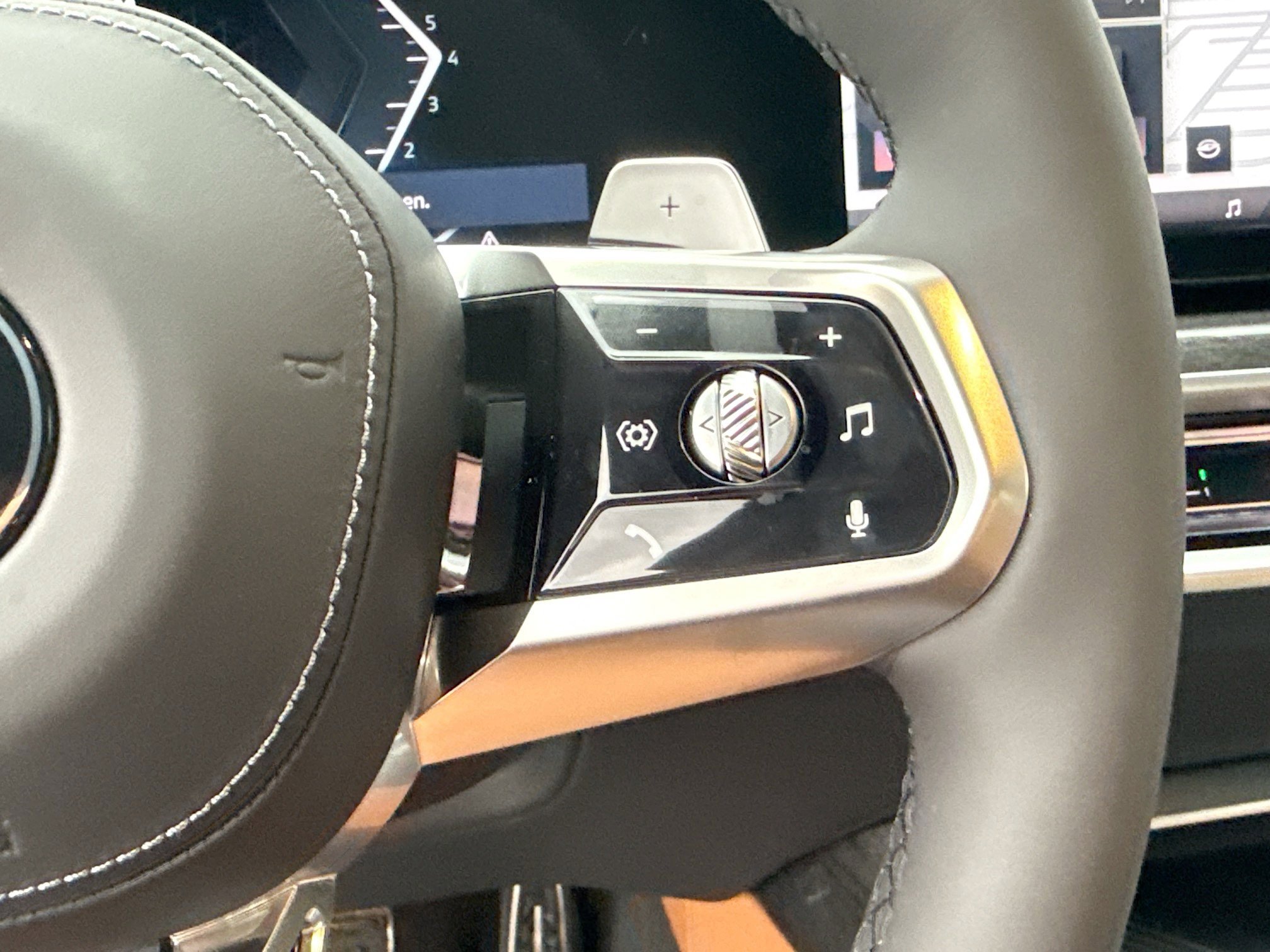 New 2026 BMW 740i xDrive w/ Premium Package image 38