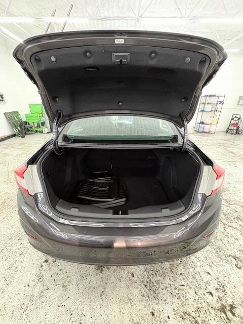 Used 2017 Chevrolet Cruze LT image 9