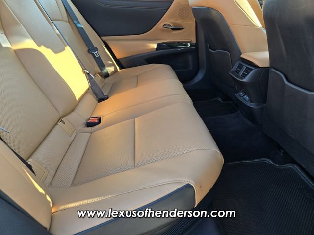 Used 2025 Lexus ES 300h w/ Premium Package image 16