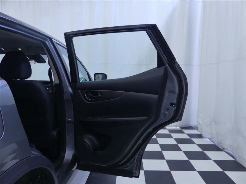 Used 2021 Nissan Rogue Sport S image 26