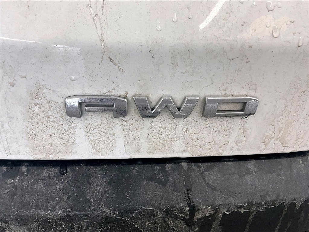 Used 2023 GMC Acadia SLT image 28