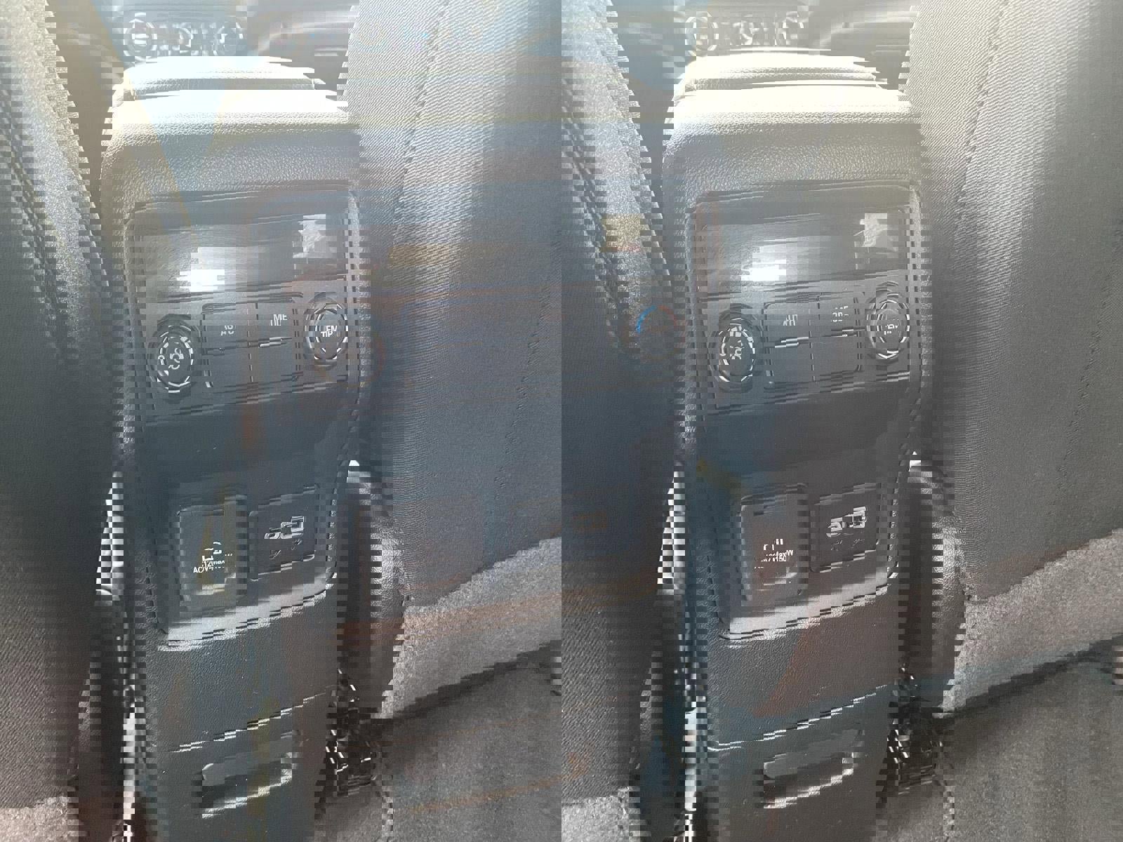 Used 2023 GMC Acadia SLE w/ Driver Convenience Package AWD/4WD image 31