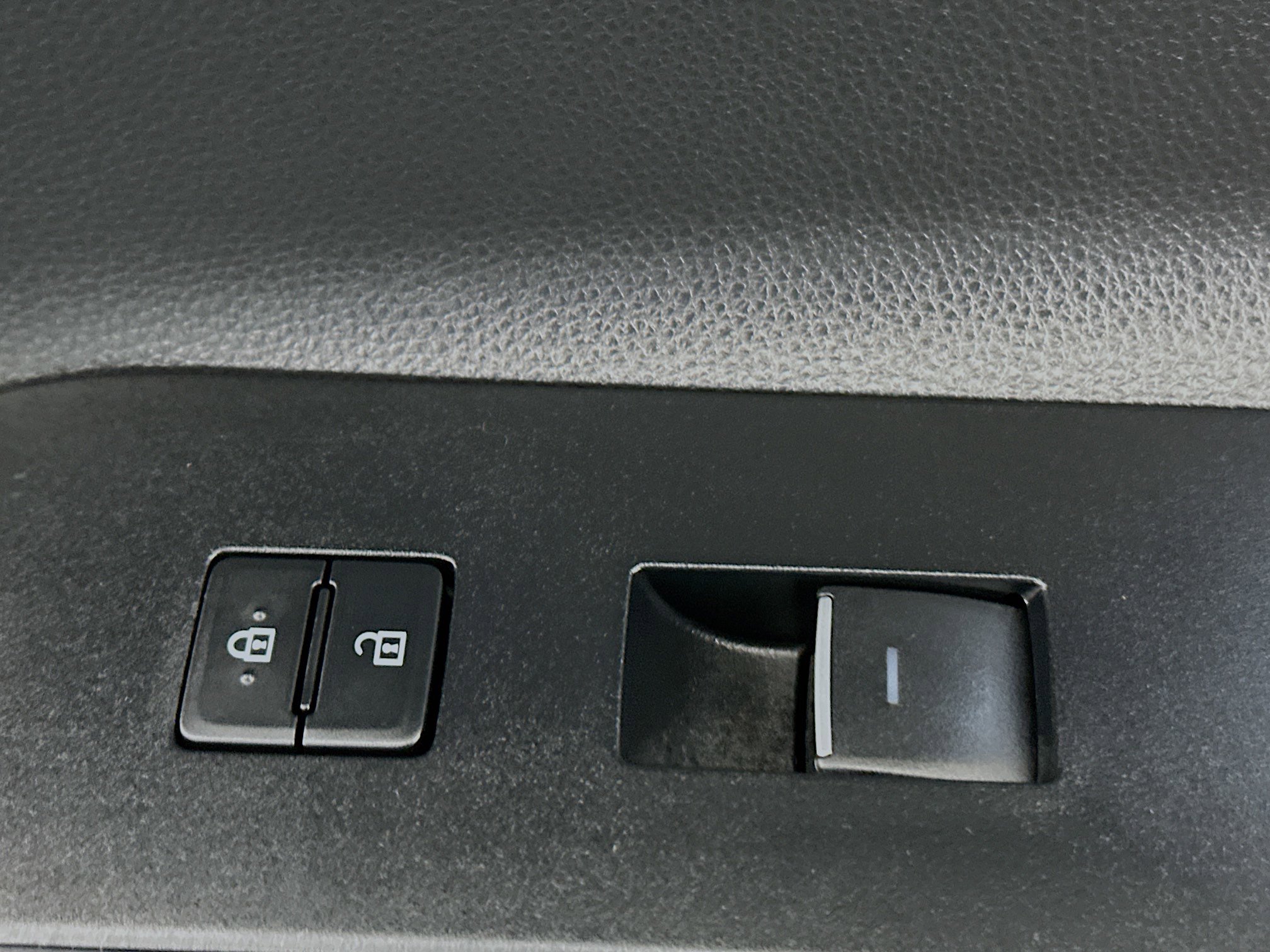 Used 2025 Toyota Highlander Platinum image 29