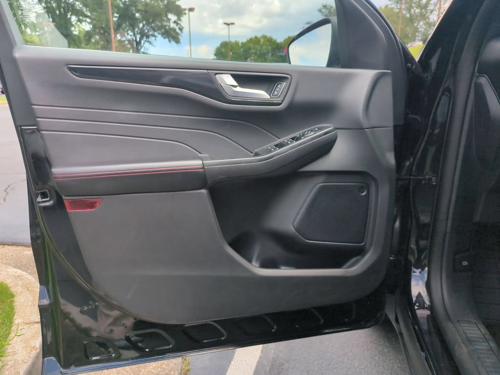 Used 2025 Ford Escape ST-Line FWD image 11
