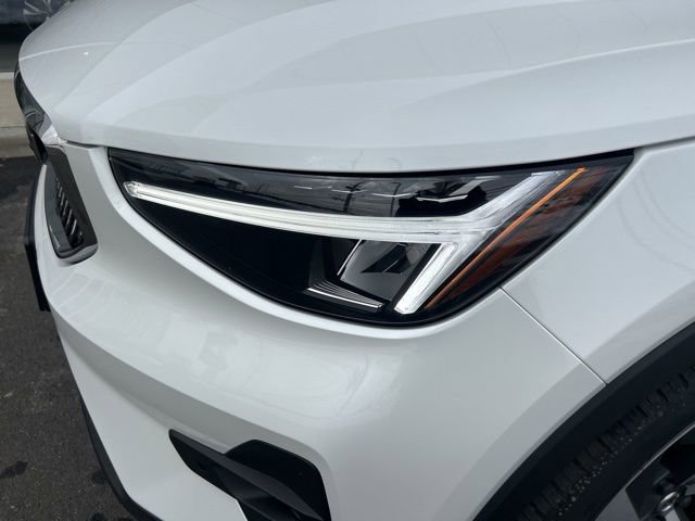 Certified 2025 Volvo XC40 B5 Plus image 8