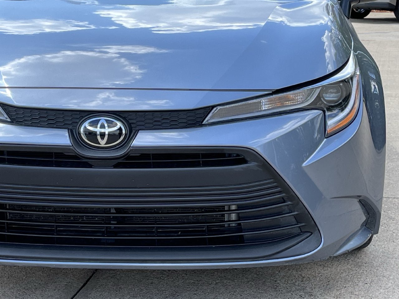 Used 2025 Toyota Corolla LE FWD image 8