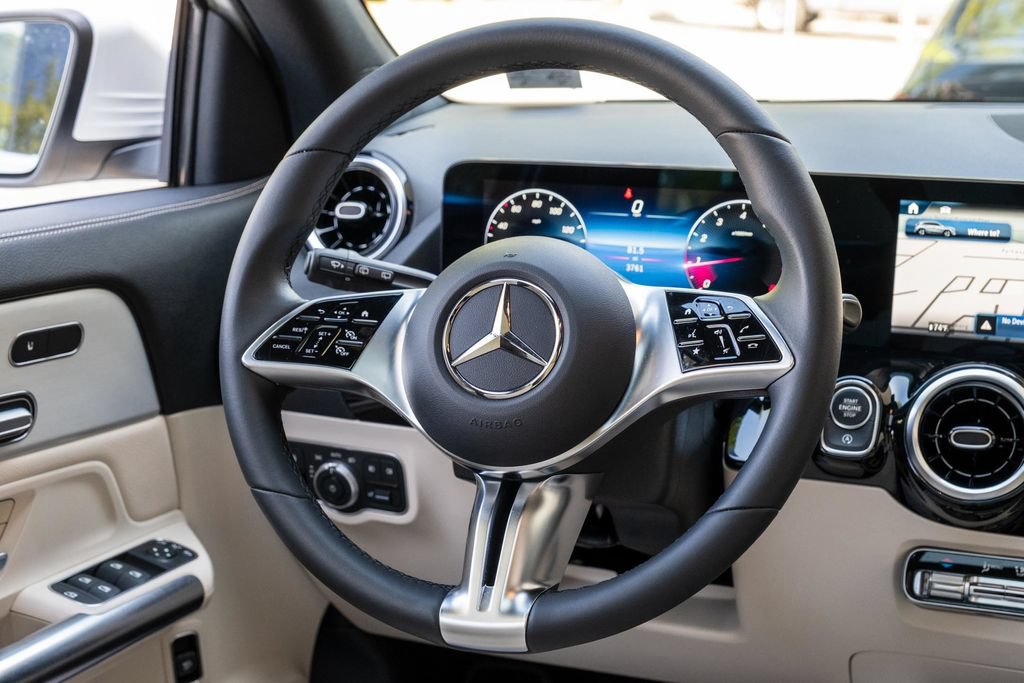 Used 2026 Mercedes-Benz GLA 250 w/ Sun & Sound Package image 23