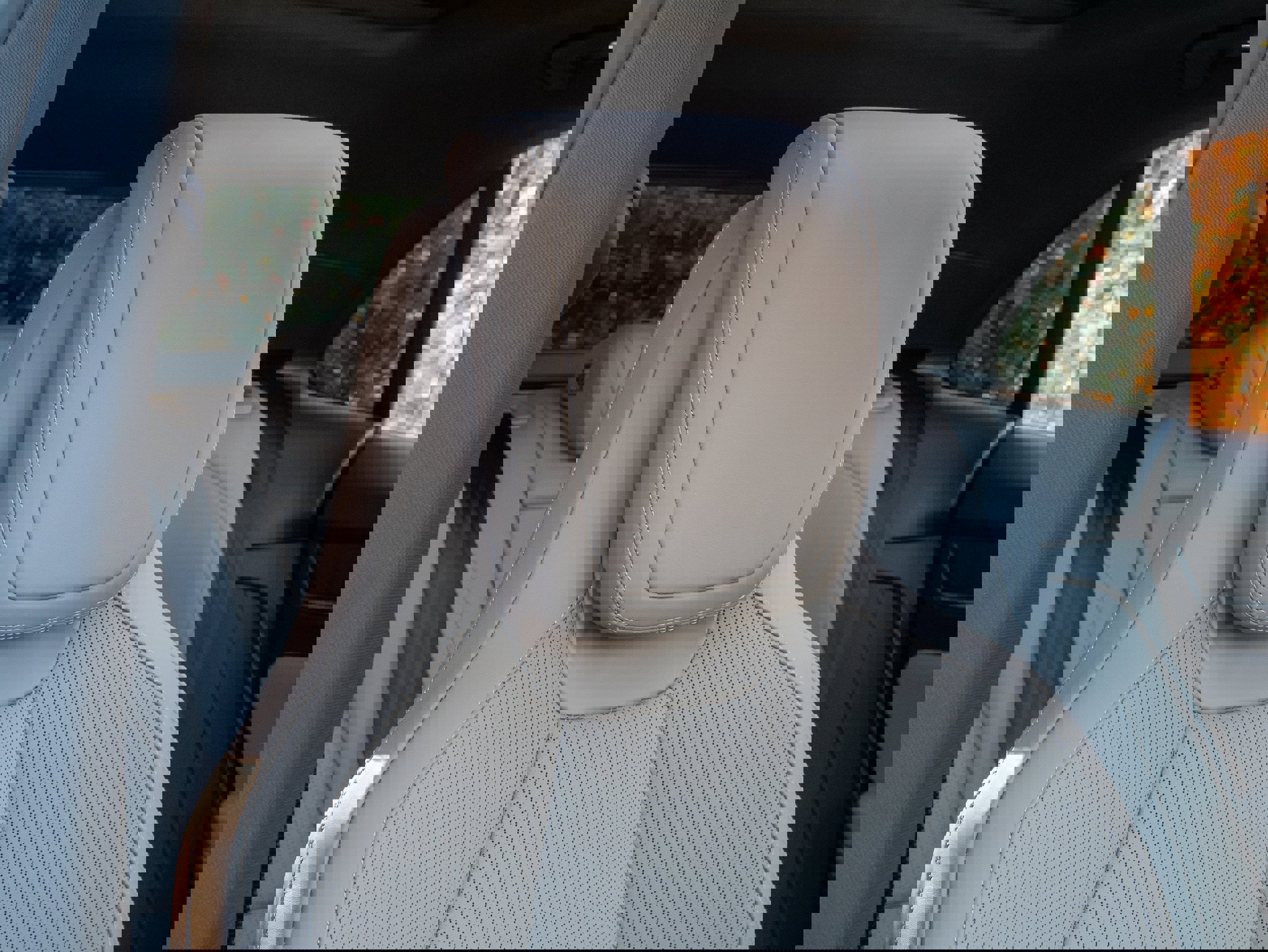 Certified 2025 Porsche Macan Electric image 31