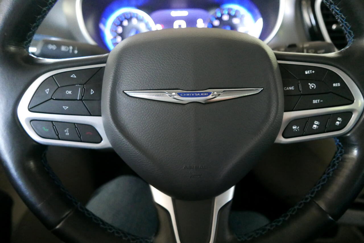 Used 2021 Chrysler Pacifica Touring-L image 12