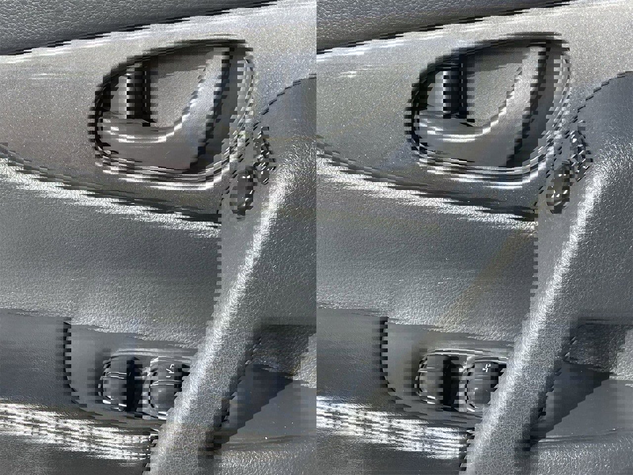 Used 2020 Nissan Rogue S image 20