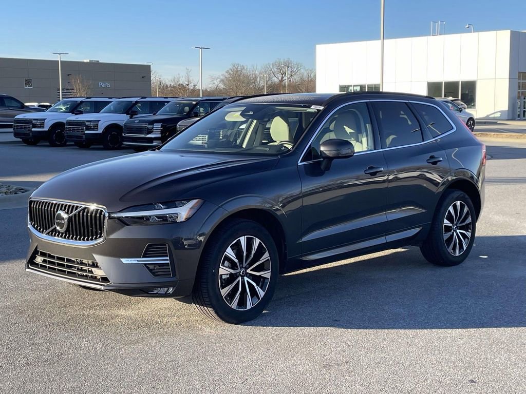 Used 2023 Volvo XC60 B5 Core image 24