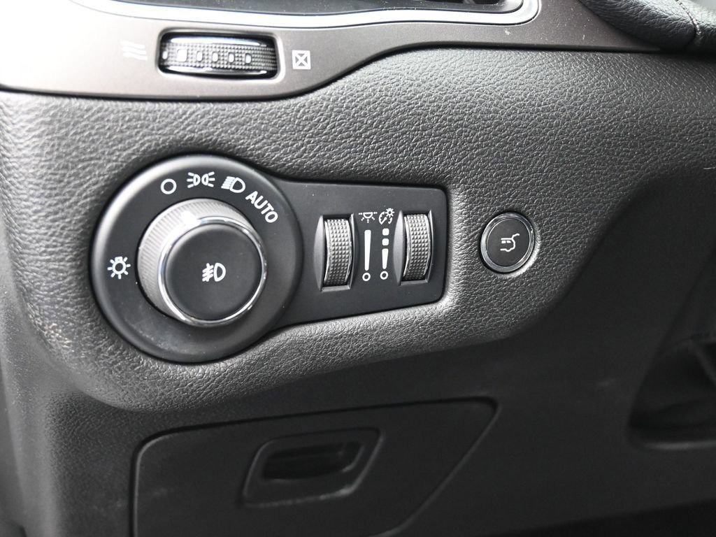 Used 2022 Jeep Cherokee Latitude Lux image 15