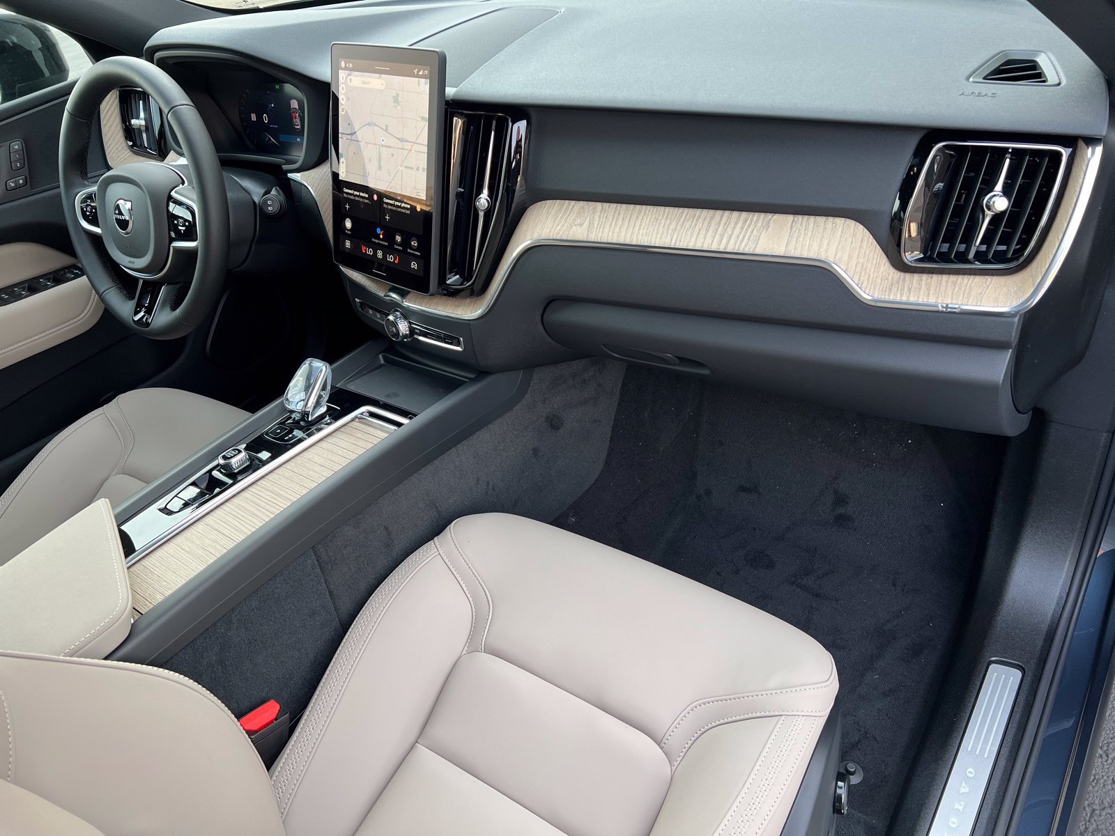 New 2026 Volvo XC60 B5 Plus w/ Protection Package Premier AWD/4WD image 17