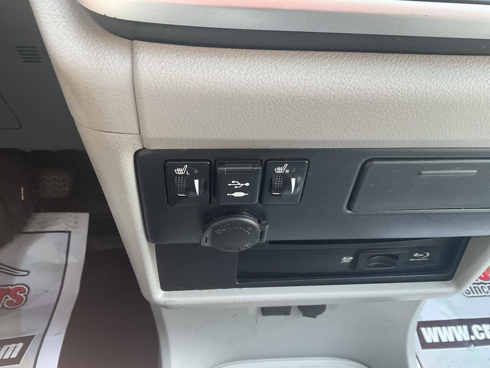 Used 2020 Toyota Sienna XLE Premium AWD/4WD image 24
