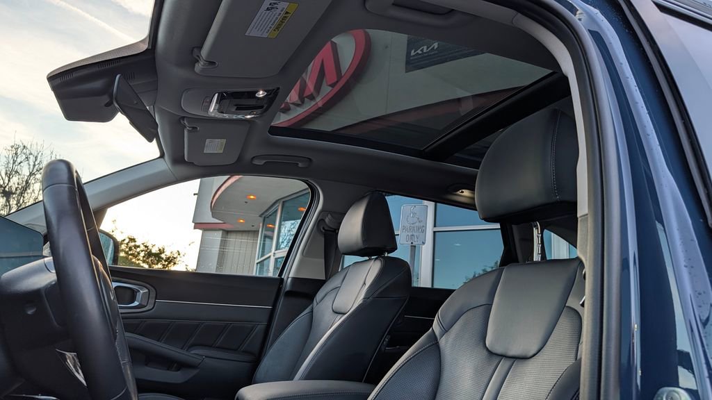 Used 2024 Kia Sorento SX image 4