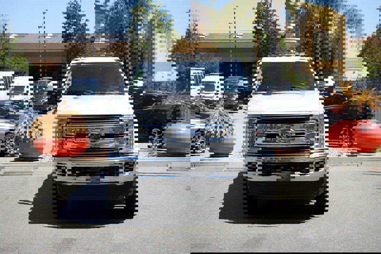 Used 2019 Ford F350 Lariat w/ Lariat Ultimate Package image 2