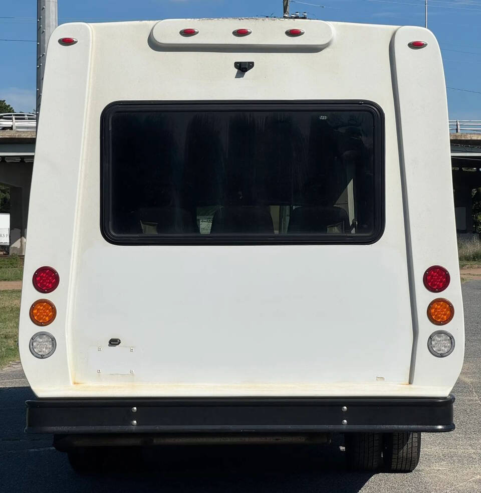 Used 2023 GMC Savana 3500 w/ Shuttle Bus Package RWD image 4
