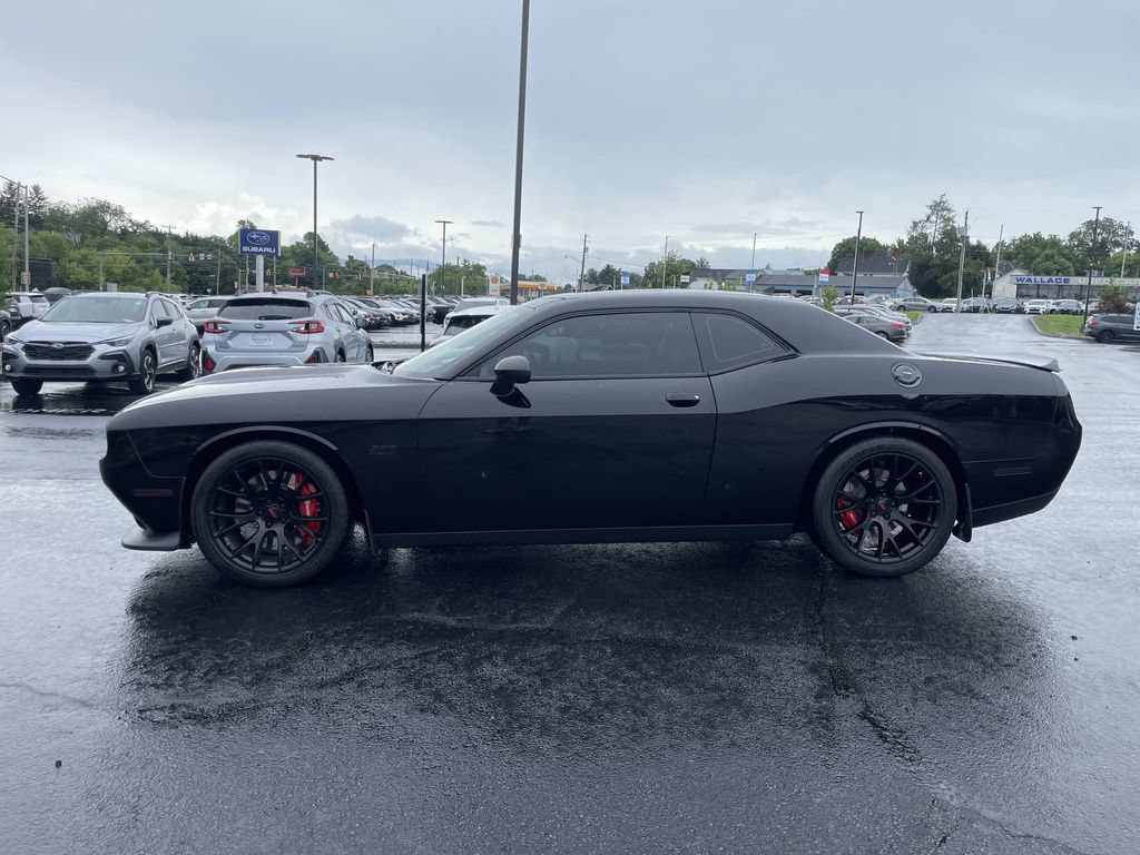 Used 2016 Dodge Challenger SRT w/ Technology Group RWD image 3