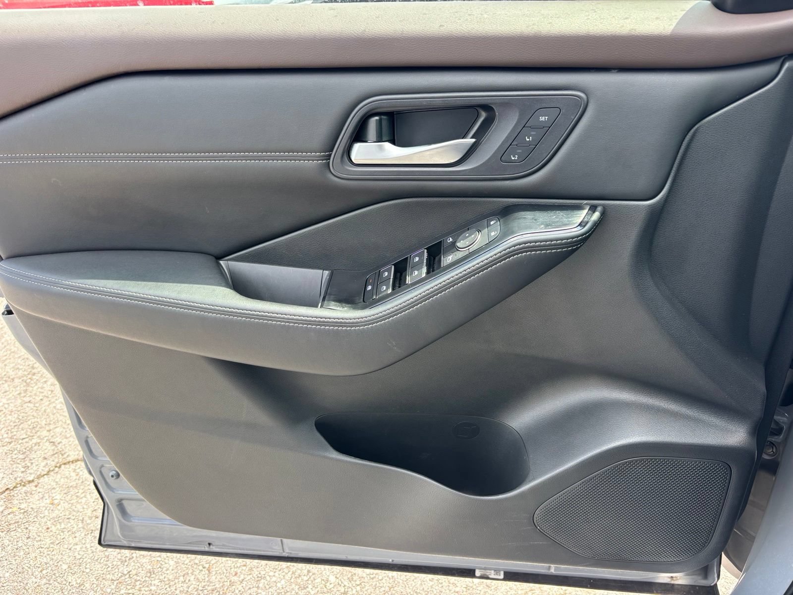 Used 2023 Nissan Rogue SL AWD/4WD image 12