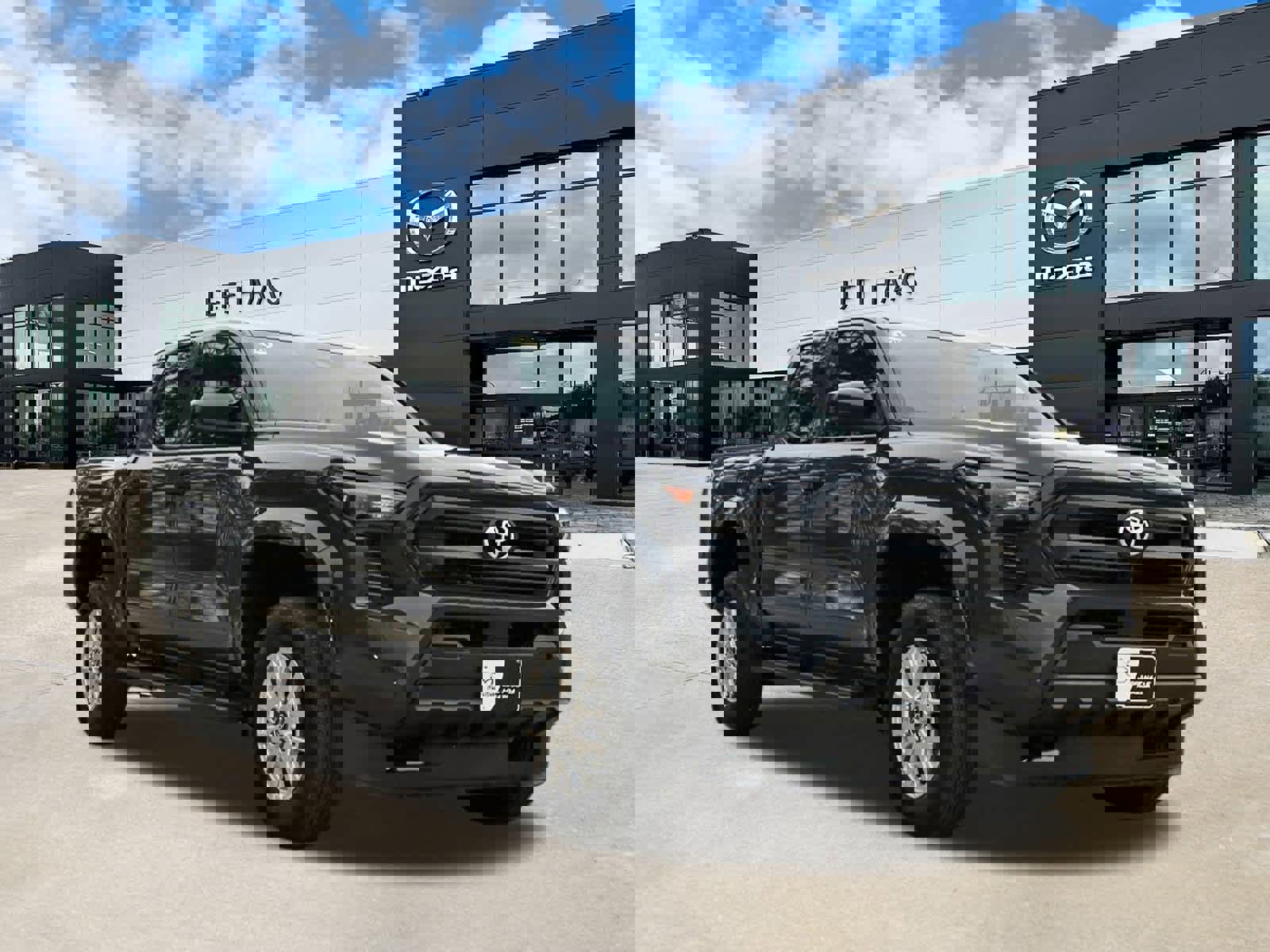 Used 2025 Toyota Tacoma SR image 4