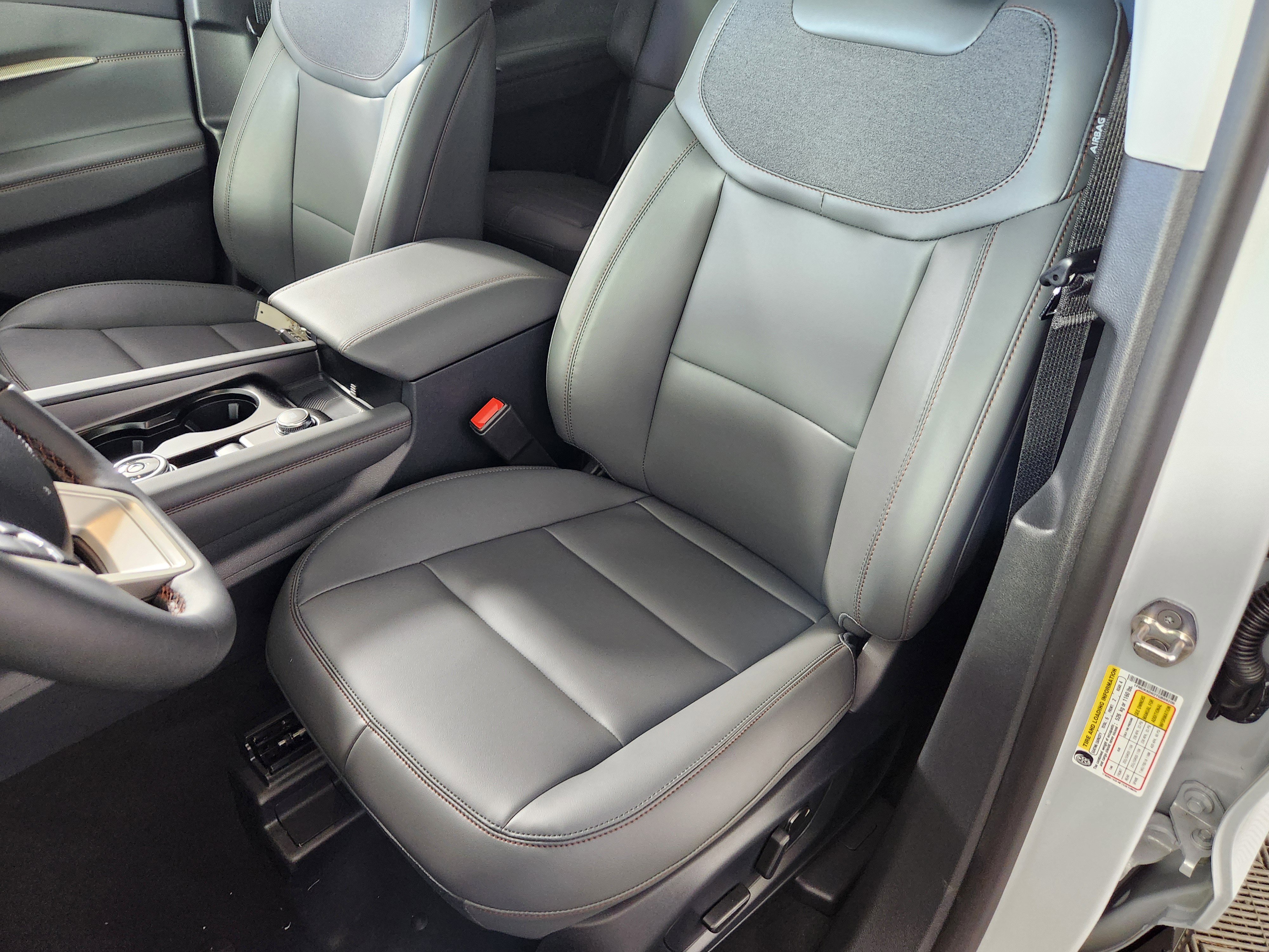 New 2026 Ford Explorer Active w/ Active Comfort Package image 12