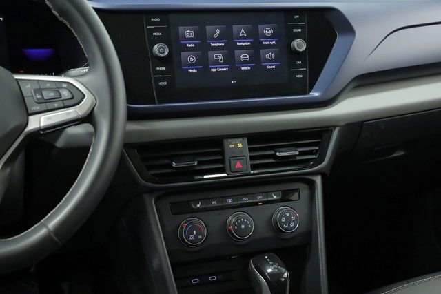 Certified 2022 Volkswagen Taos SE w/ Panoramic Sunroof Package image 17