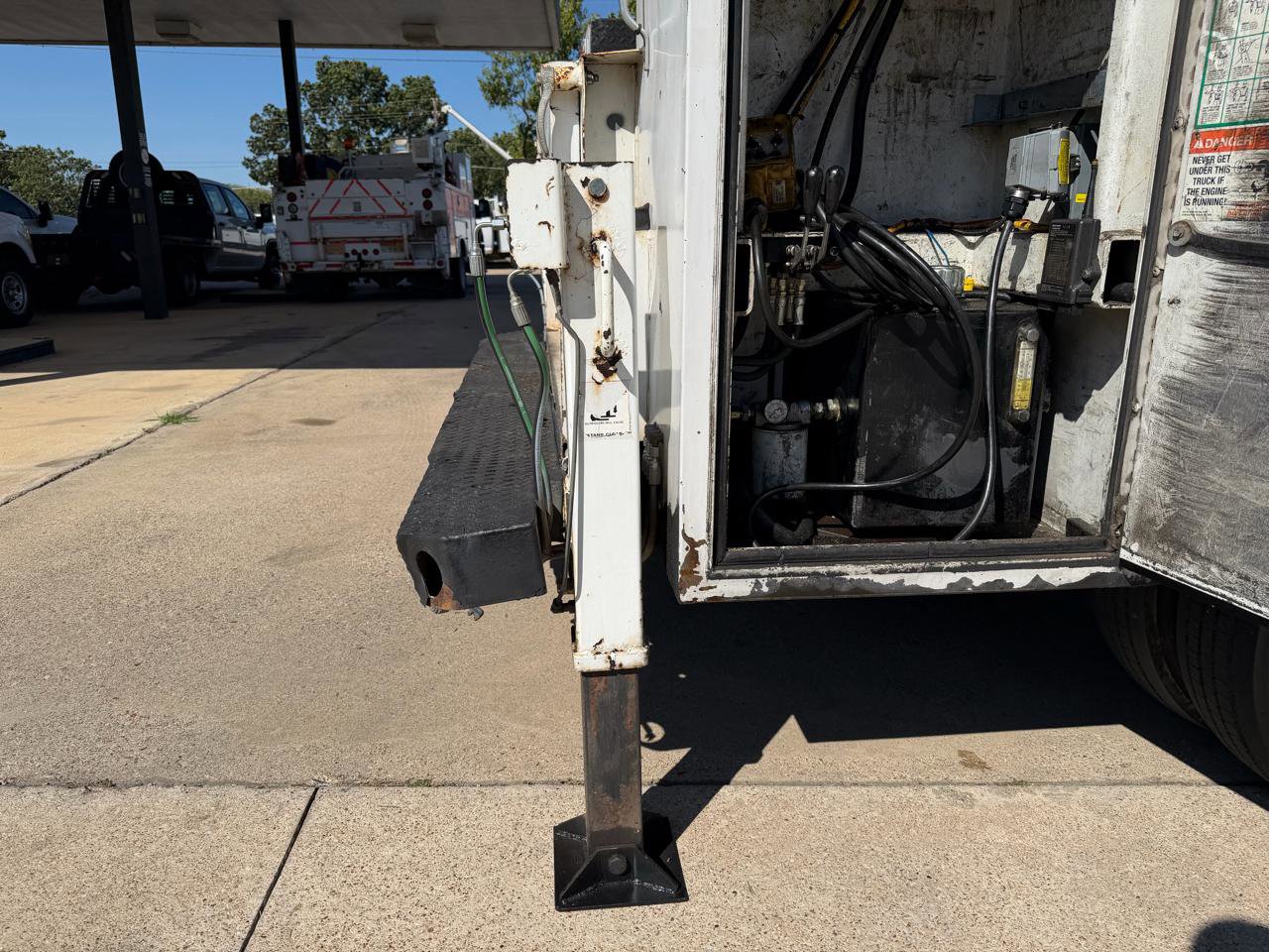 Used 2017 Ford F550 2WD Regular Cab Super Duty image 39