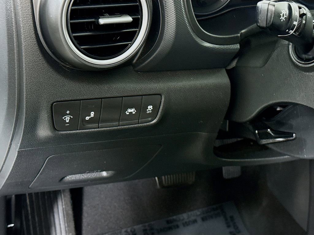 Certified 2021 Hyundai Kona SEL Plus AWD/4WD image 21