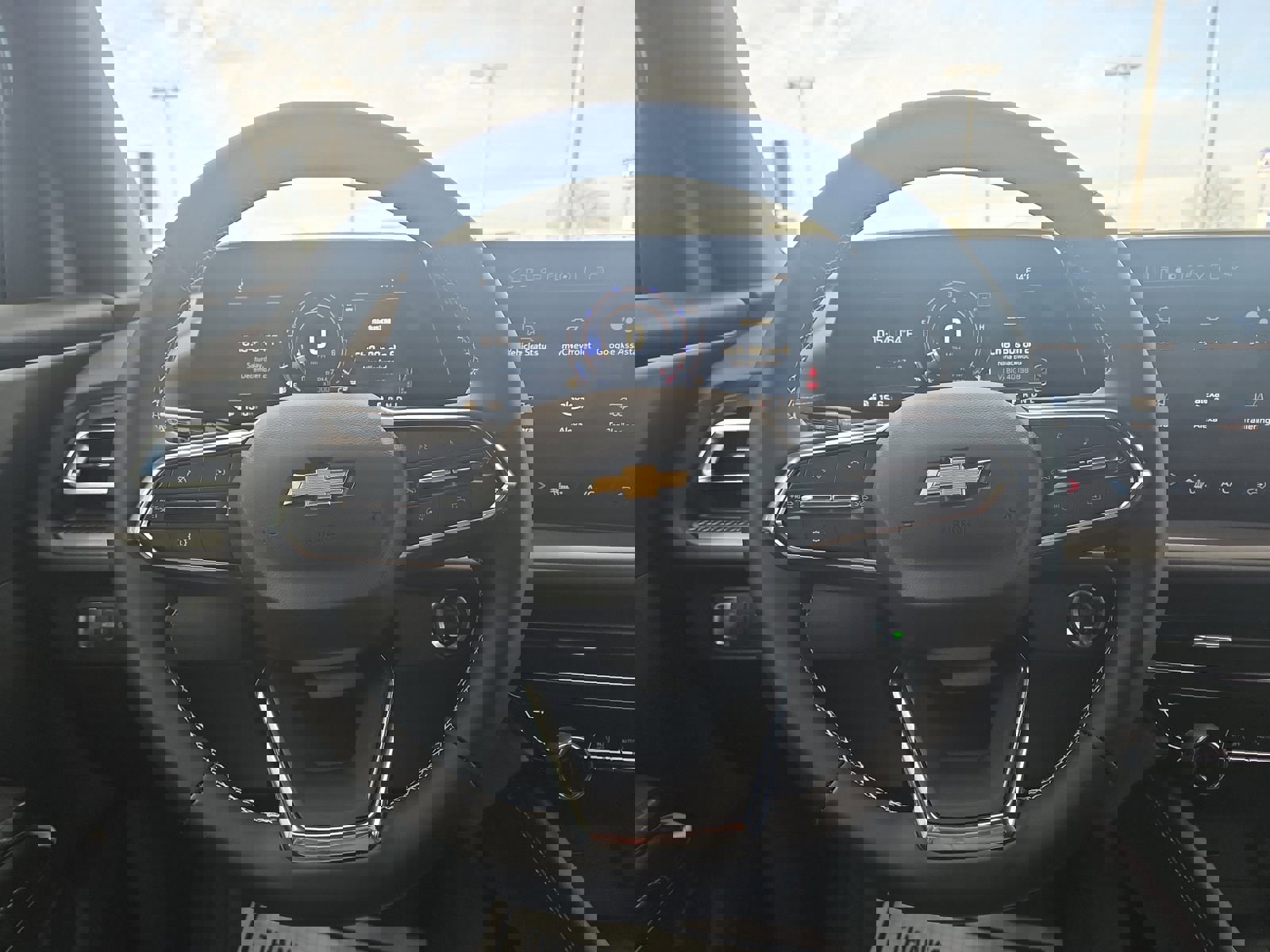 Used 2025 Chevrolet Traverse LT w/ Driver Confidence Package image 11