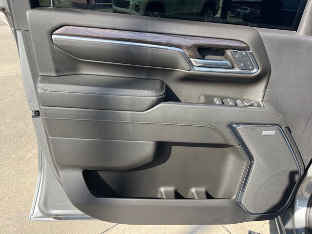 Used 2024 Chevrolet Silverado 2500 LTZ w/ LTZ Premium Package image 15