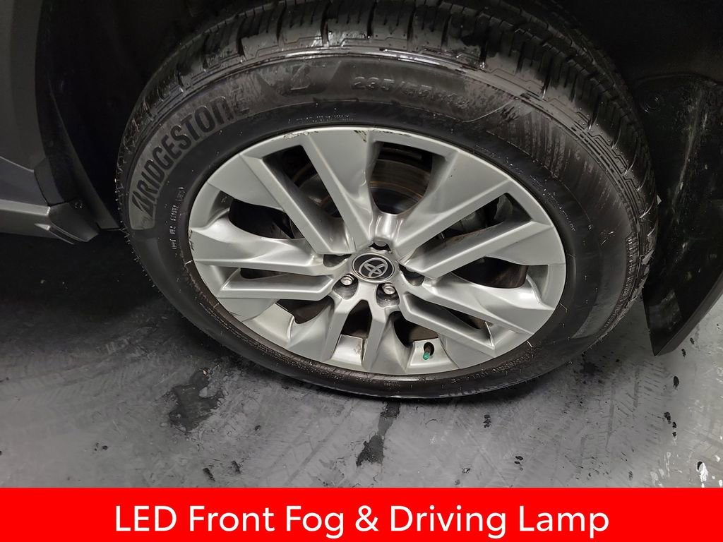 Used 2022 Toyota RAV4 XLE Premium AWD/4WD image 11