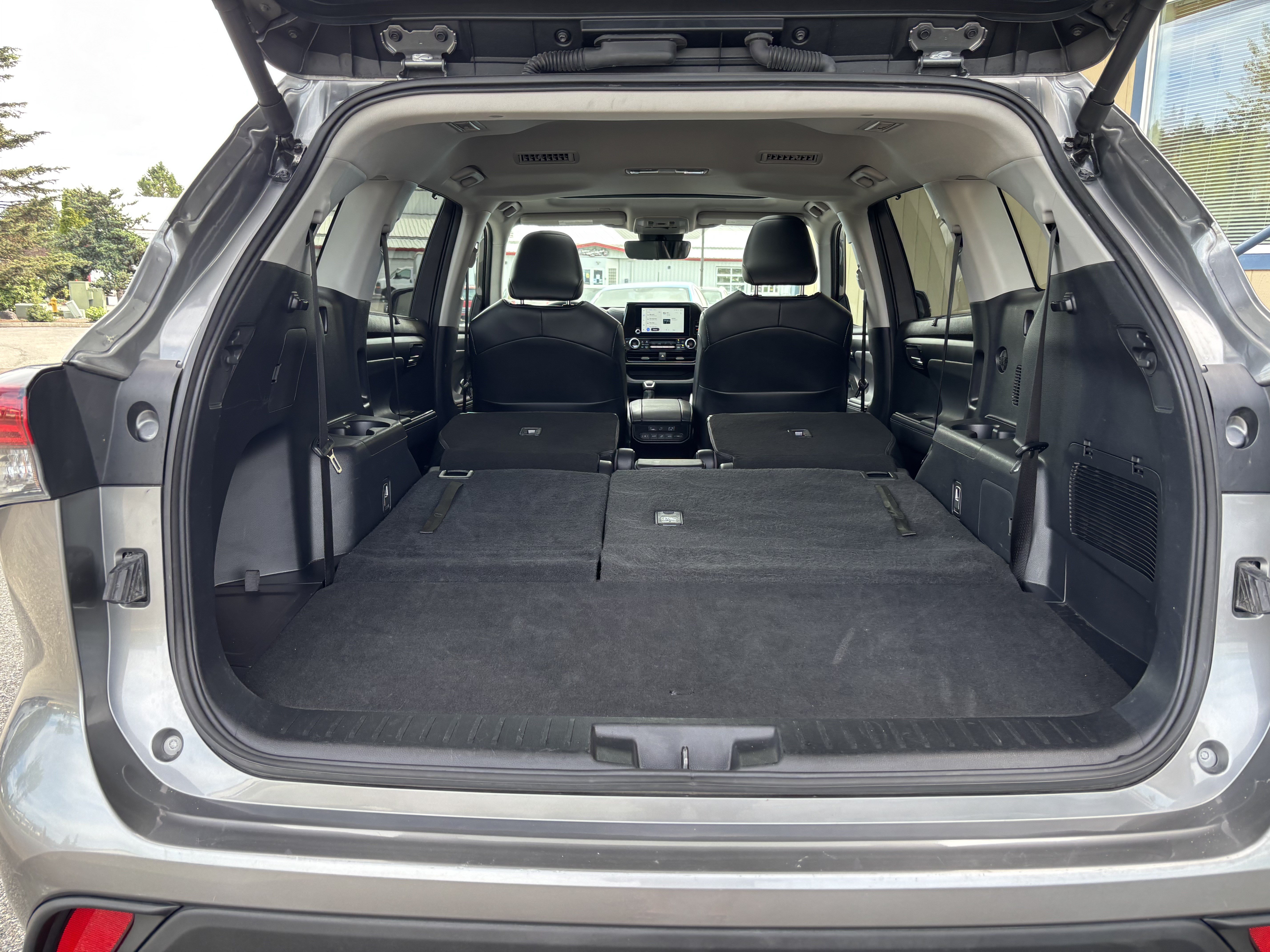 Used 2025 Toyota Highlander XLE AWD/4WD image 29