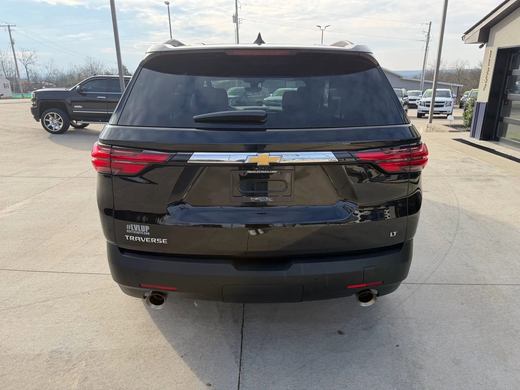 Used 2022 Chevrolet Traverse LT image 8
