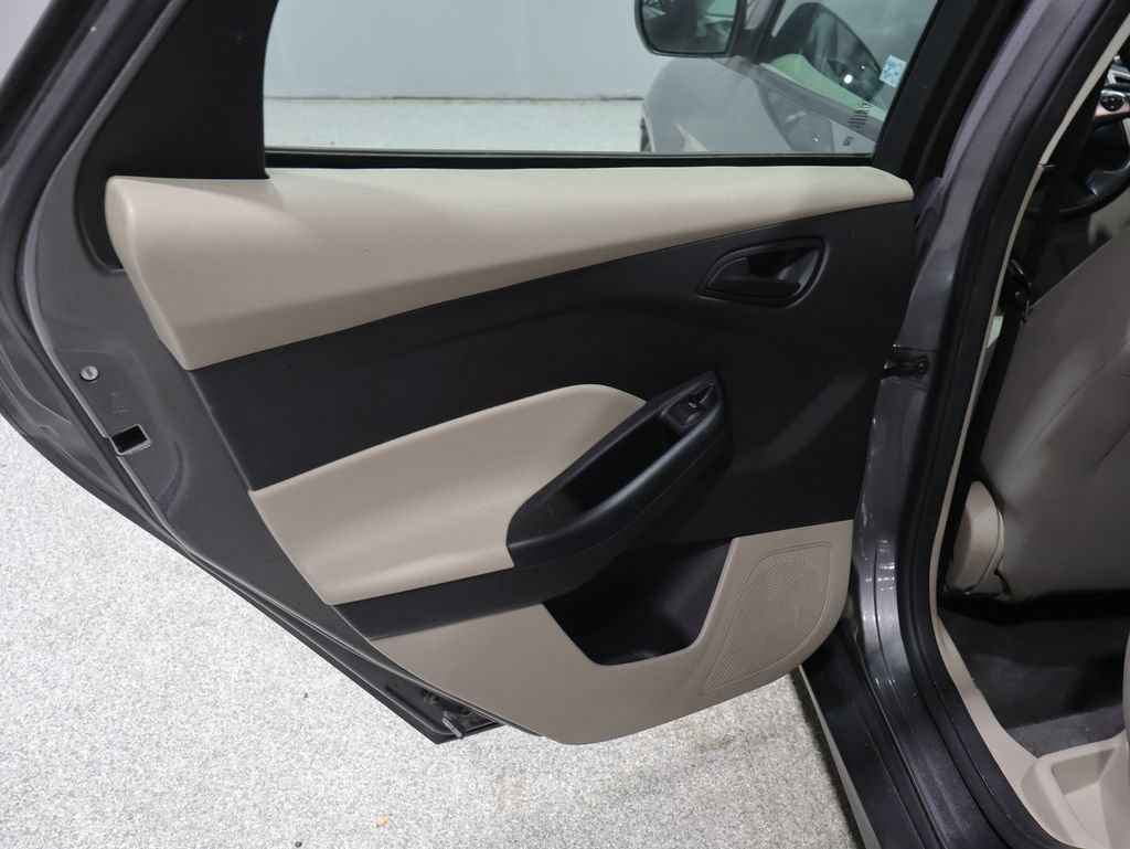 Used 2012 Ford Focus SE FWD image 23