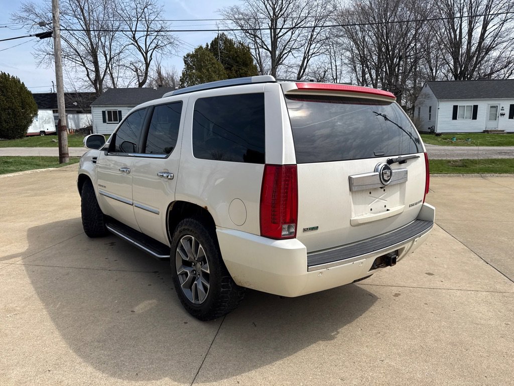Used 2010 Cadillac Escalade AWD image 8