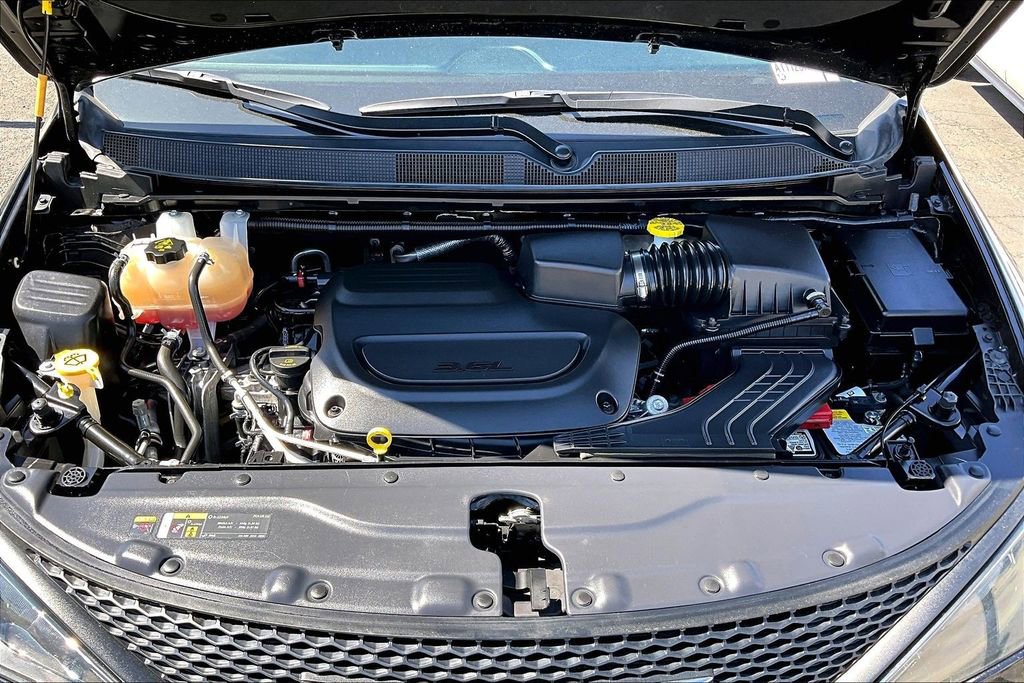 Certified 2024 Chrysler Voyager LX image 31